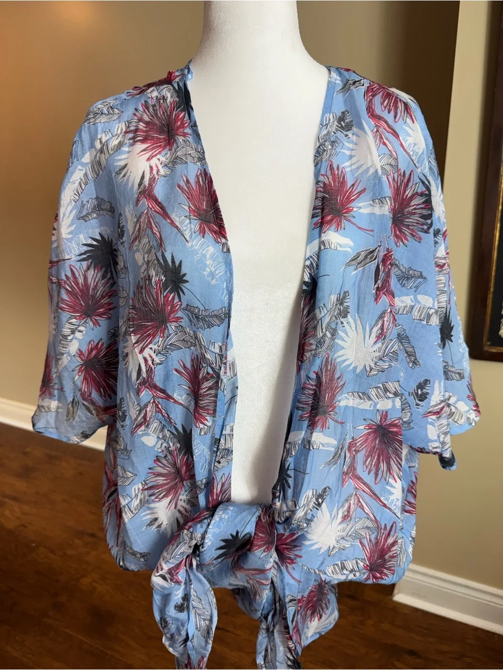 Easel NWT Blue Floral Tropical Tie Front Kimono Cardigan Size Small